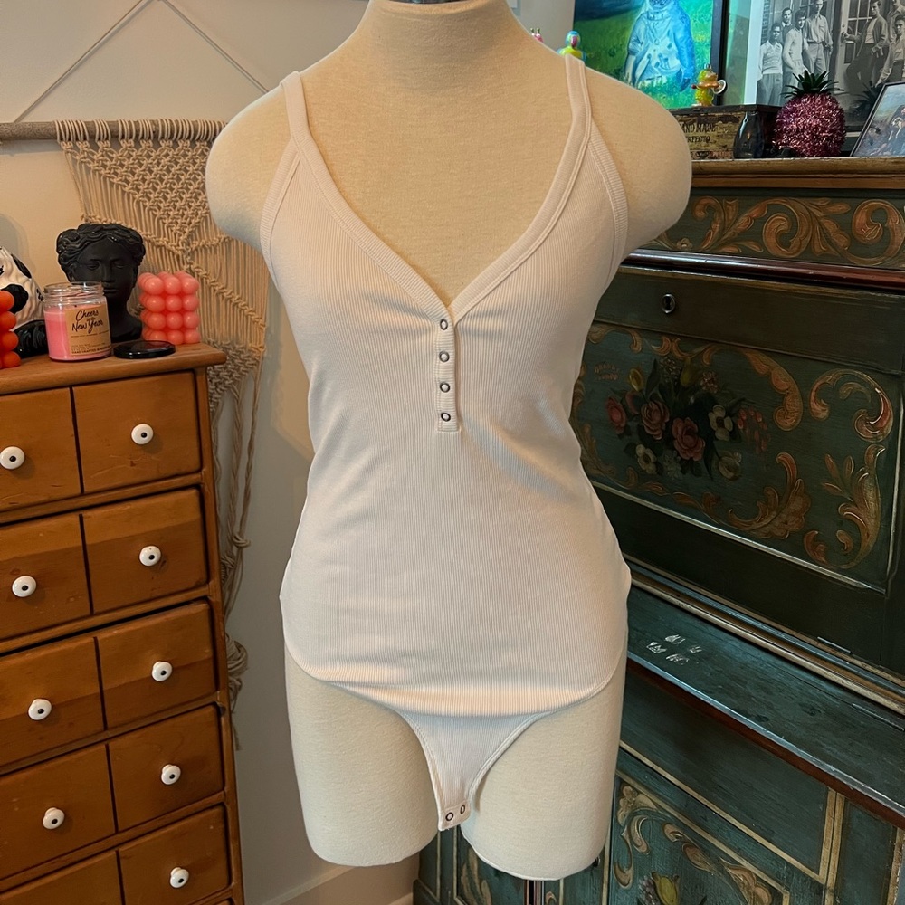 Abercrombie off white ribbed bodysuit